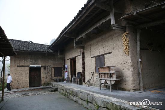 宁陕一小山村山民搬走了 留下的土坯房变美味餐厅