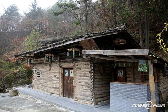 宁陕一小山村山民搬走了 留下的土坯房变美味餐厅