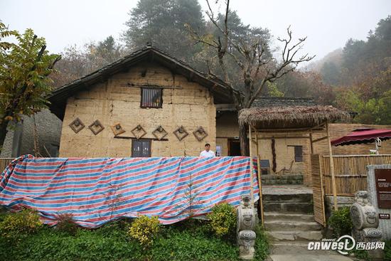 宁陕一小山村山民搬走了 留下的土坯房变美味餐厅