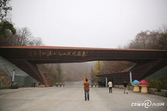 宁陕一小山村山民搬走了 留下的土坯房变美味餐厅