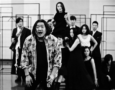 本报讯(记者 郭佳)多见于昆曲的《临川四梦》,萦绕于先锋导演孟京辉心中已有数年,正逢汤显祖逝世400周年祭推出,有巧合亦有水到渠成之意。