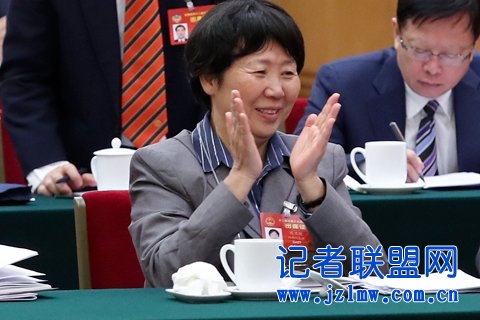 院士代表建议攻克雾霾形成机理 李克强:谁攻克,重奖谁!