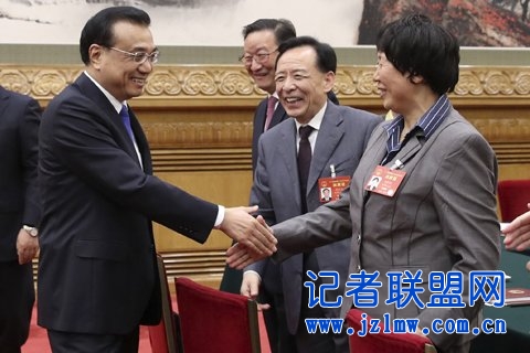院士代表建议攻克雾霾形成机理 李克强:谁攻克,重奖谁!