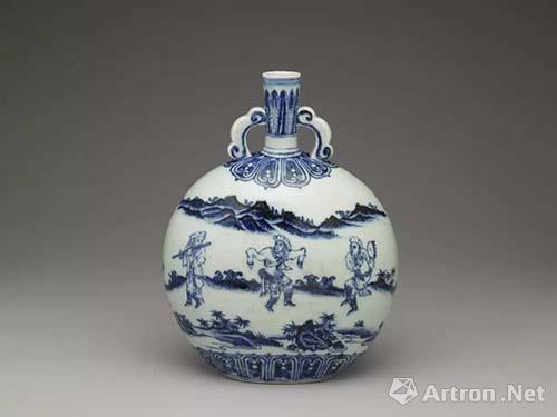 明永乐 青花人物纹如意耳扁壶