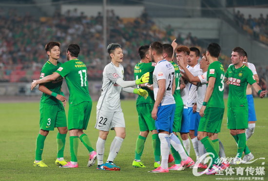 2017年6月18日,2017年中超联赛第13轮,北京国安vs天津泰达,场面激烈双方争执频发。