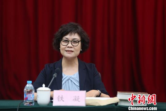 骆宾基百年诞辰纪念座谈会近日在京举行。图为中国文联主席、中国作协主席铁凝。　韩海丹 摄