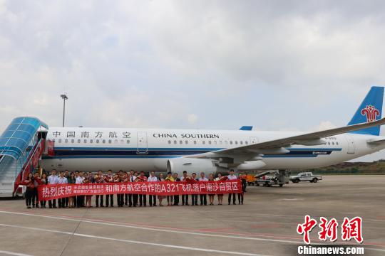 天合租赁向南航交付首架飞机