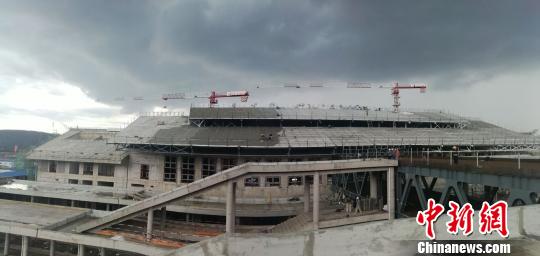 正在建设中的楚雄北站。 王军 摄