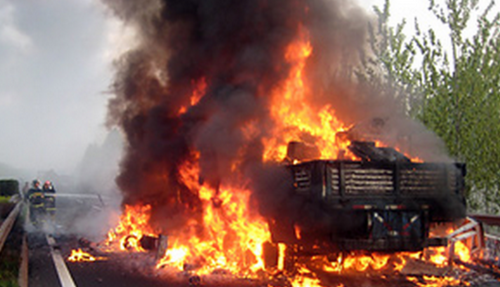 高温天气容易导致车辆起火