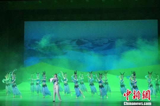 图为开幕式上表演舞剧《大梦敦煌》。 杨娜 摄