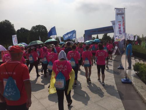 图为毅行出发现场(主办方供图)