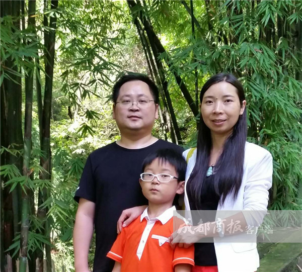 高中老师早出晚归难陪儿 父子俩靠上百张留言条交流