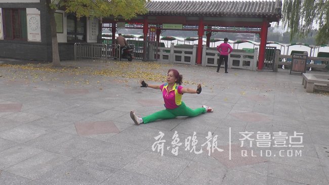 这个济南大妈真五十多岁？巴掌大石柱上练就站桩绝活