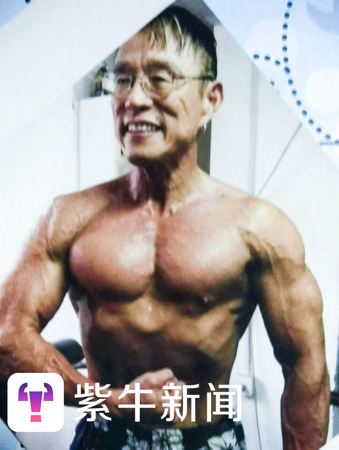 200斤大叔成健美男神:每天50个鸡蛋 聚会自己带饭