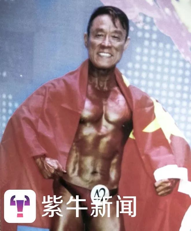 200斤大叔成健美男神:每天50个鸡蛋 聚会自己带饭