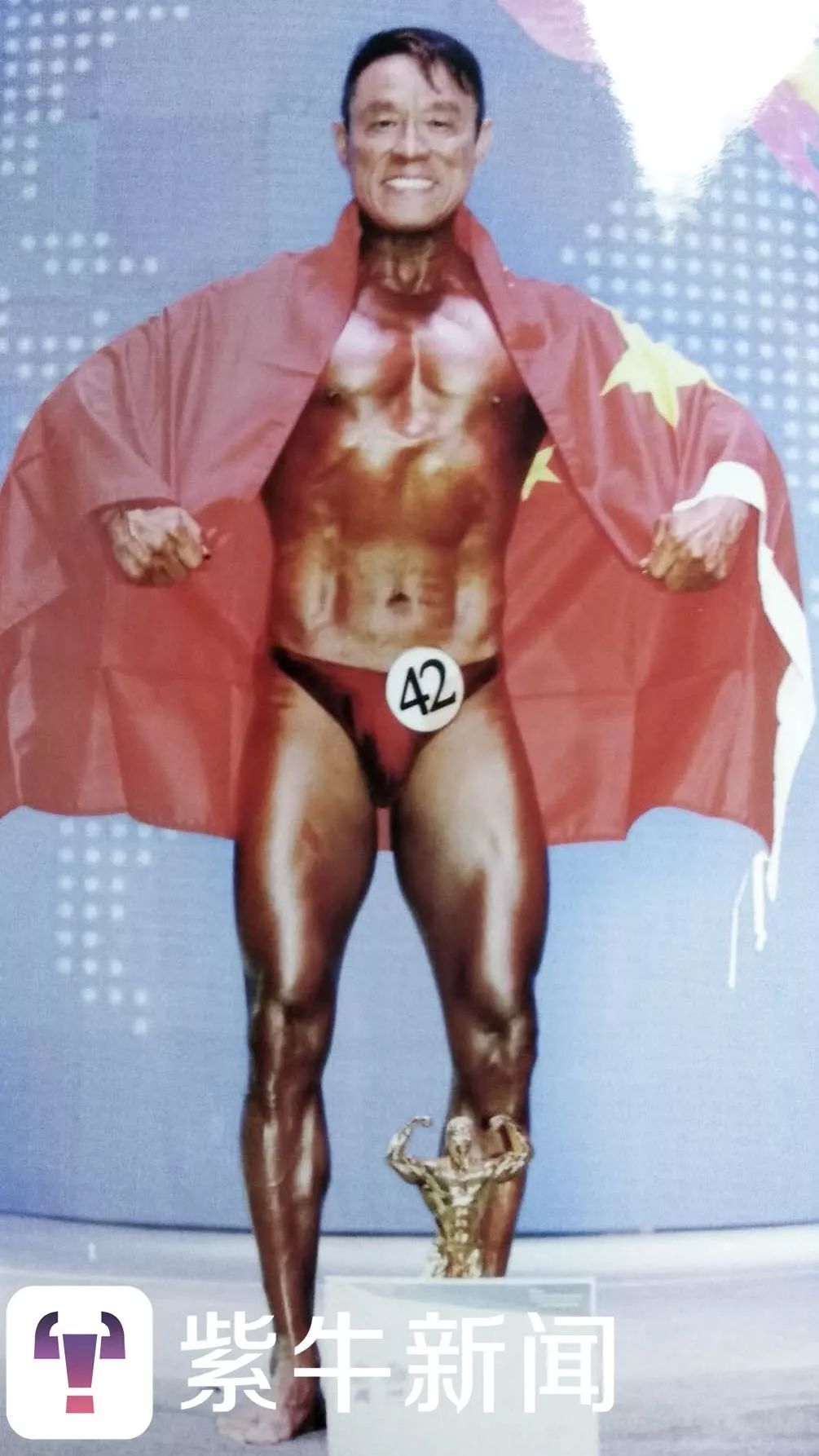 200斤大叔成健美男神:每天50个鸡蛋 聚会自己带饭