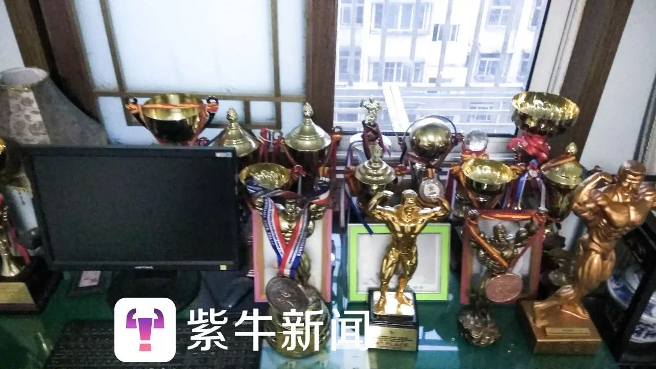 200斤大叔成健美男神:每天50个鸡蛋 聚会自己带饭