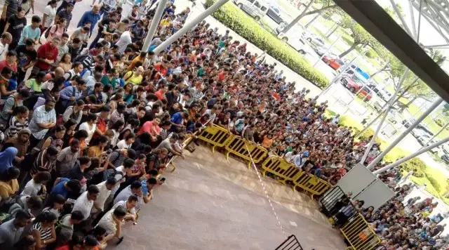 中国留学生低龄化:小学就出国 看不懂作业急哭退学