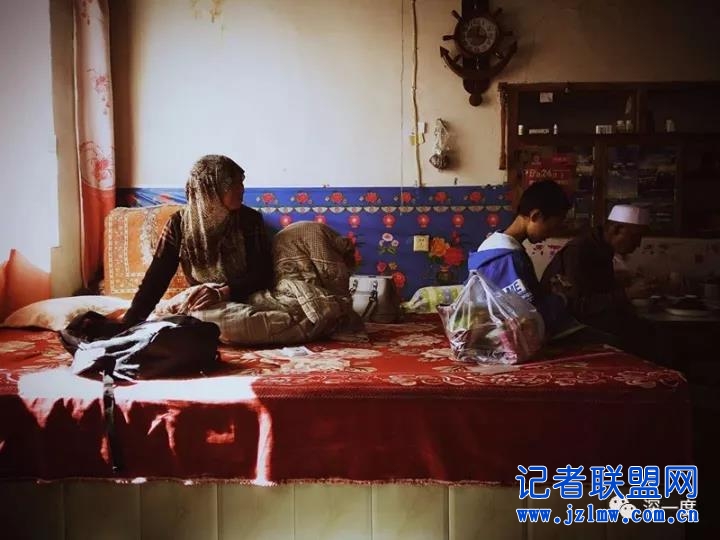 涉毒孤儿:讨厌关于父母的命题作文 只能看照片编