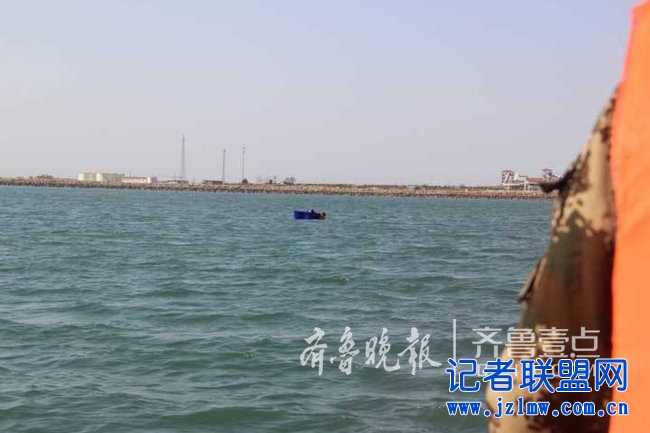 烟台：外地男子太大胆！大风天敢乘自制塑料船出海