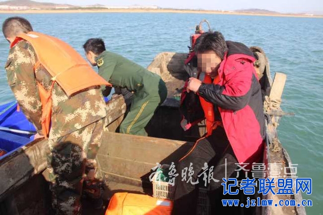 烟台：外地男子太大胆！大风天敢乘自制塑料船出海