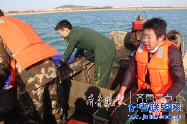 烟台：外地男子太大胆！大风天敢乘自制塑料船出海