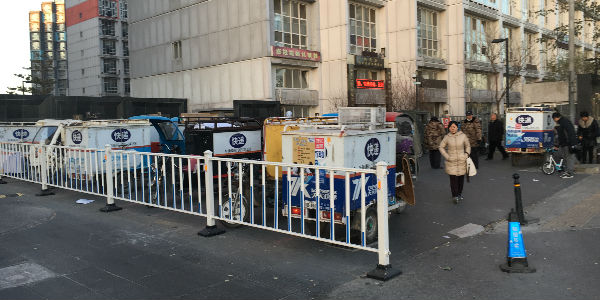 北京快递员:如今俩人分10个件 意味着只能赚5块钱