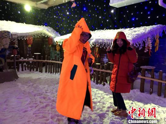 冰雪世界体验。 杨伏山 摄