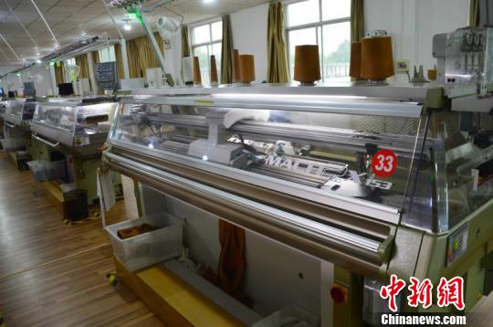 一体成型机 吴平 摄