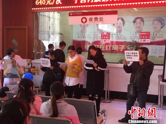 资料图:图为项目试点孕妇学校开展控烟知识培训。