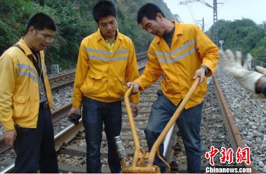 铁路人王强的美好生活:“草根”逆袭成为技术达人