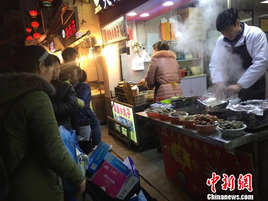 安徽百年老街“改版”升级美食街重拾热闹时光