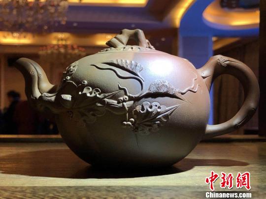 大师精品展亮相京城钦州将大力扶持坭兴陶文化产业