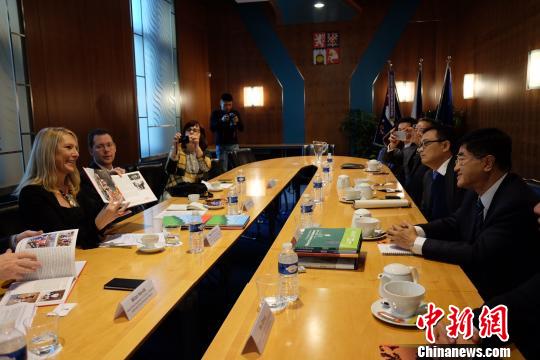 多彩贵州风行捷克非遗惊艳美景吸睛