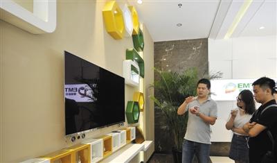 鼎材科技专家介绍OLED材料