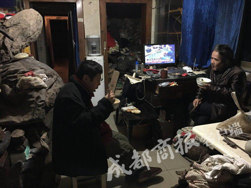 新品种玉?教授白领长江边捡长江玉 有人年入30万