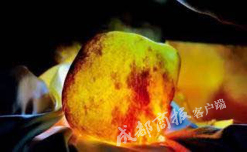 新品种玉?教授白领长江边捡长江玉 有人年入30万