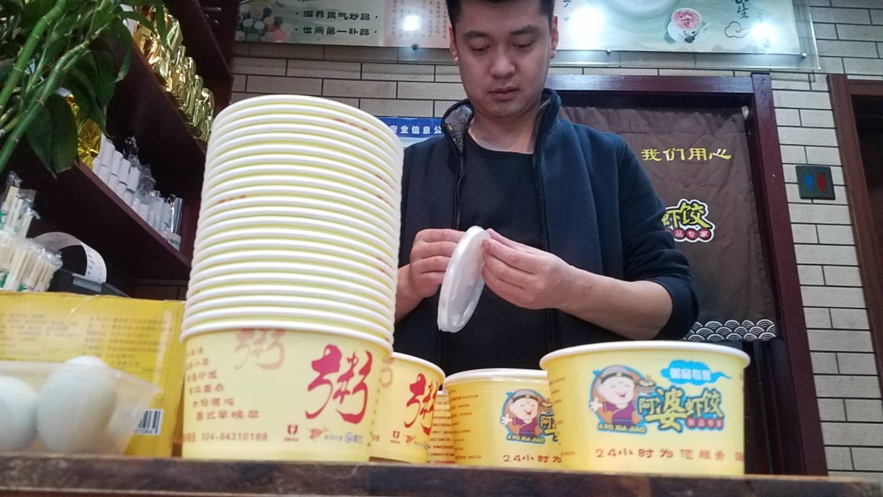 人美心更美！风雪里沈阳姑娘订50碗小米粥送环卫工