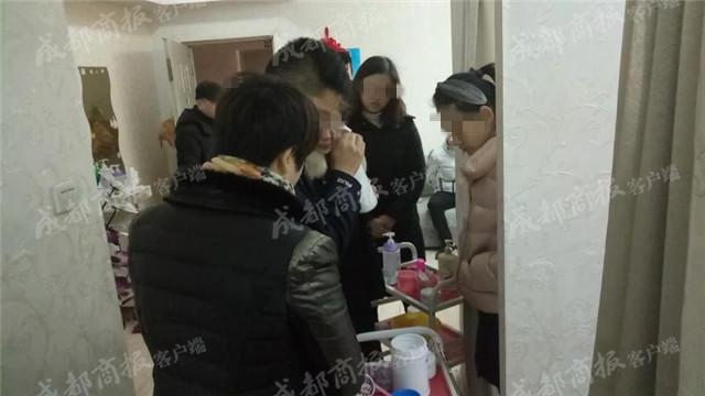 两女生免费洗脸遭强迫消费2.3万 美容店8人被拘