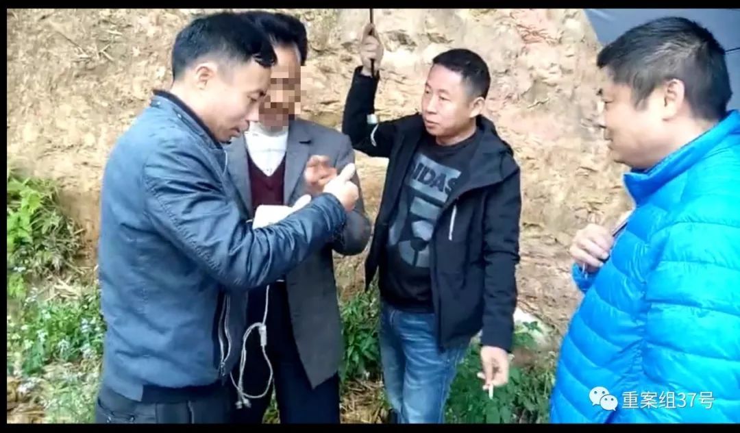 1岁男婴被人贩子抢走 男子卖房卖车花百万寻子13年