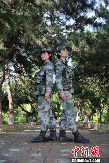 图为巾帼姐妹花杨慧芳、杨慧蓉。　谭健 摄