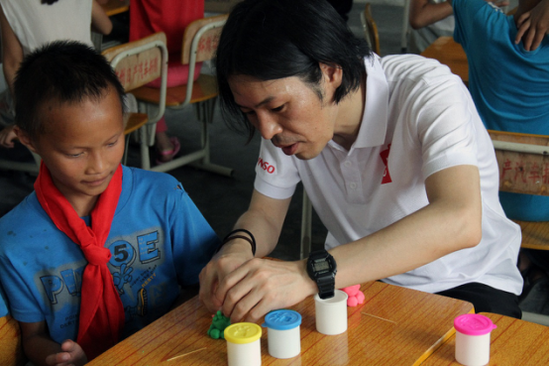 MINISO名创优品携手“益童书屋”公益项目与山区学生共度“六一”