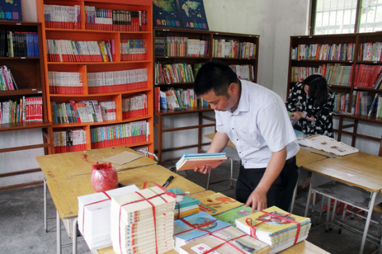 MINISO名创优品携手“益童书屋”公益项目与山区学生共度“六一”