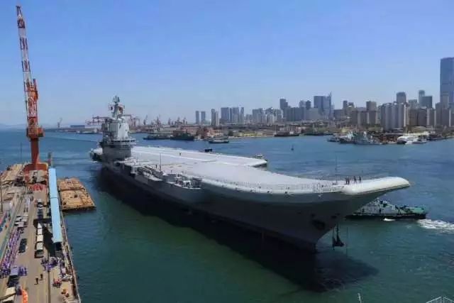 官方照片曝光国产弹射型航母 配备三套弹射器