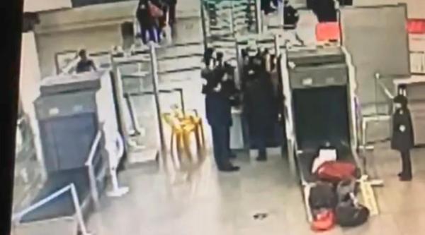 广东女子进高铁站拒绝行李安检:我的青菜怕辐射