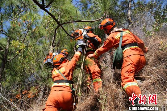 四川冕宁森林火灾现场明火已扑灭