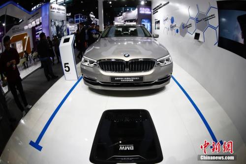 2018年11月7日,第五届世界互联网大会,宝马汽车展示无线充电技术。<a target=